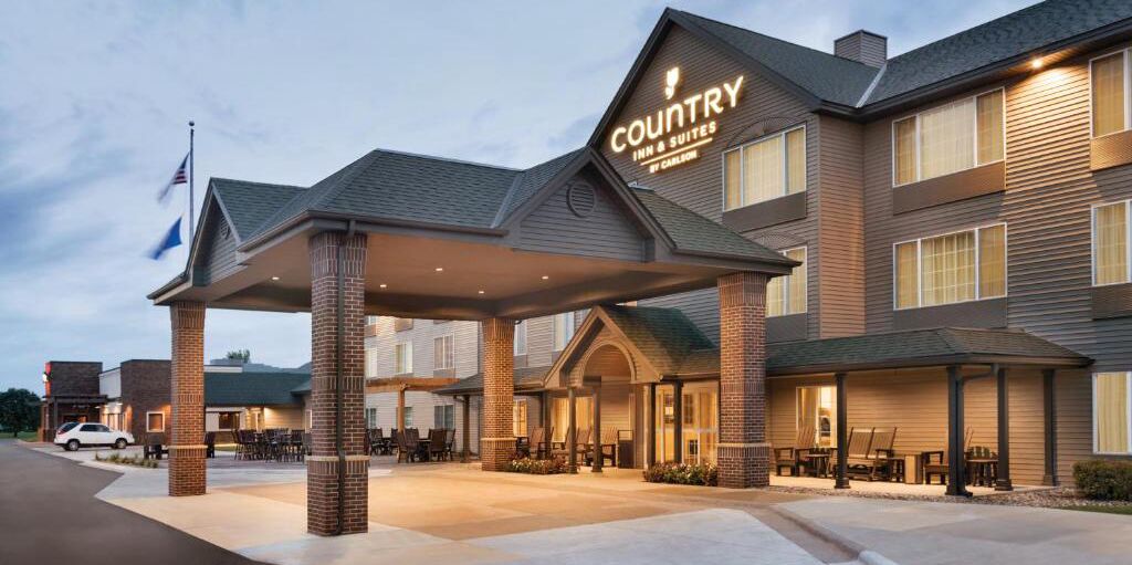 Picture of Country Inn & Suites by Radisson, Mankato Hotel and Conference Center, MN