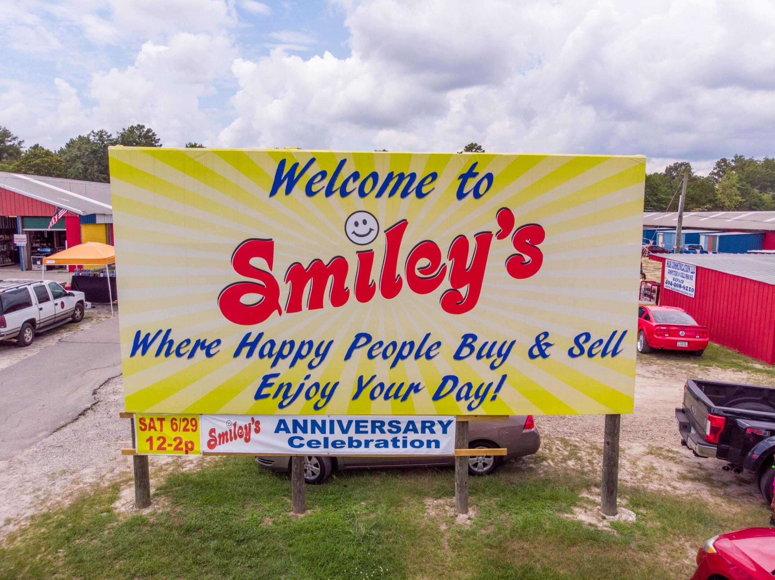 Picture of Smiley's Flea Market
