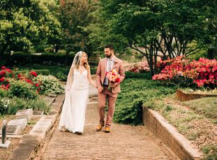 Jennifer (Jen) VanDeventer (36 and self-employed) and David Young (34 and a logistics manager) share a love of all things colorful and whimsical, so i