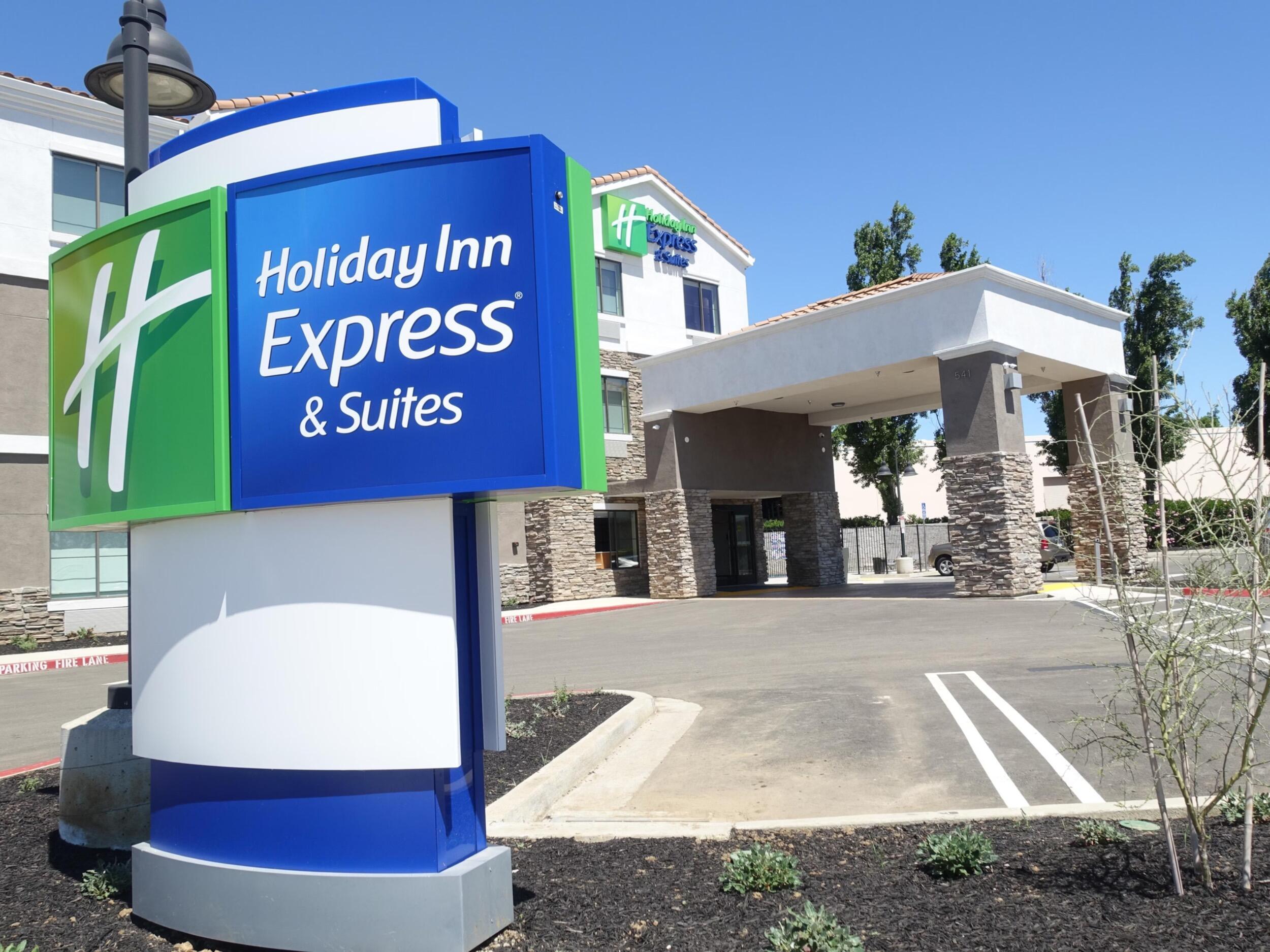 Picture of Holiday Inn Express & Suites Brentwood, an IHG Hotel