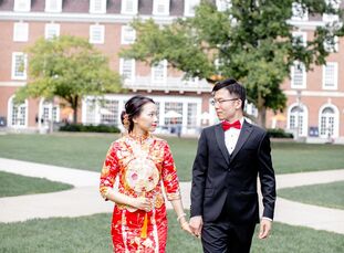 Liuqing and Yansong, students at the University of Illinois, chose to highlight their college's bucolic campus when it came time for the duo to tie th