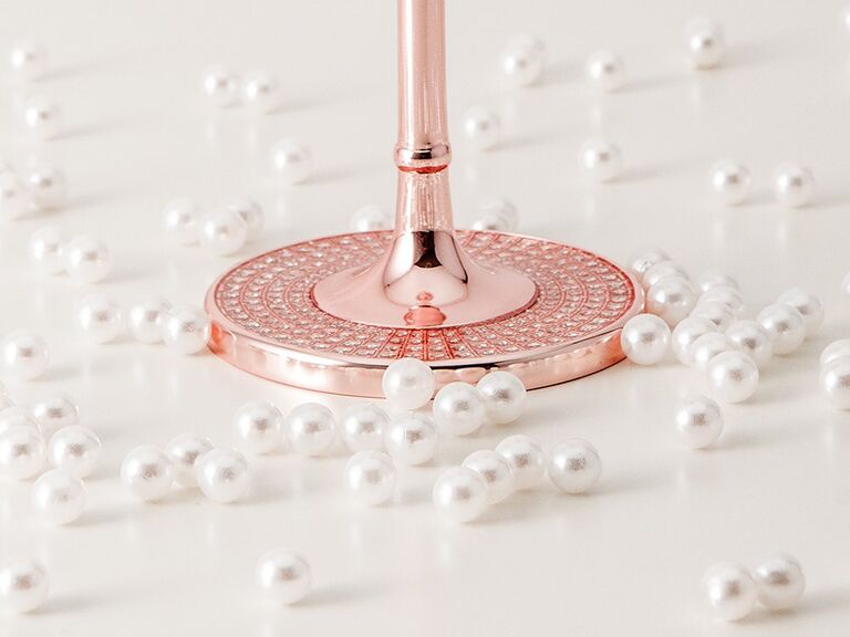 Decorative table pearls