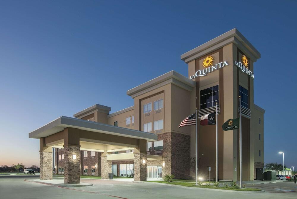 Picture of La Quinta Inn & Suites by Wyndham Kingsville