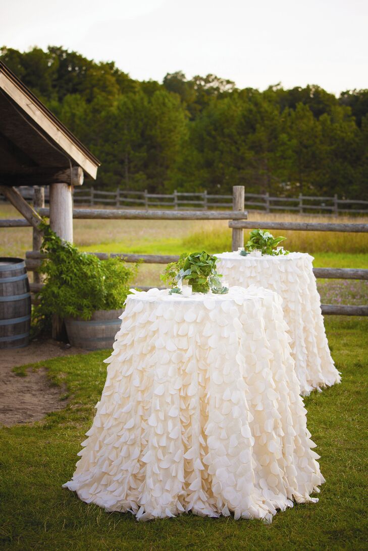 Ivory Textured Table Linens