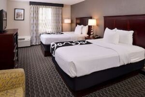 Picture of La Quinta Inn & Suites by Wyndham Indianapolis South