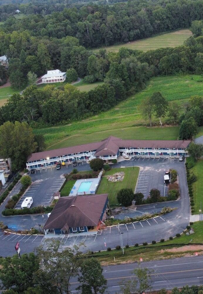 Picture of Mountain Valley Inn Dillard