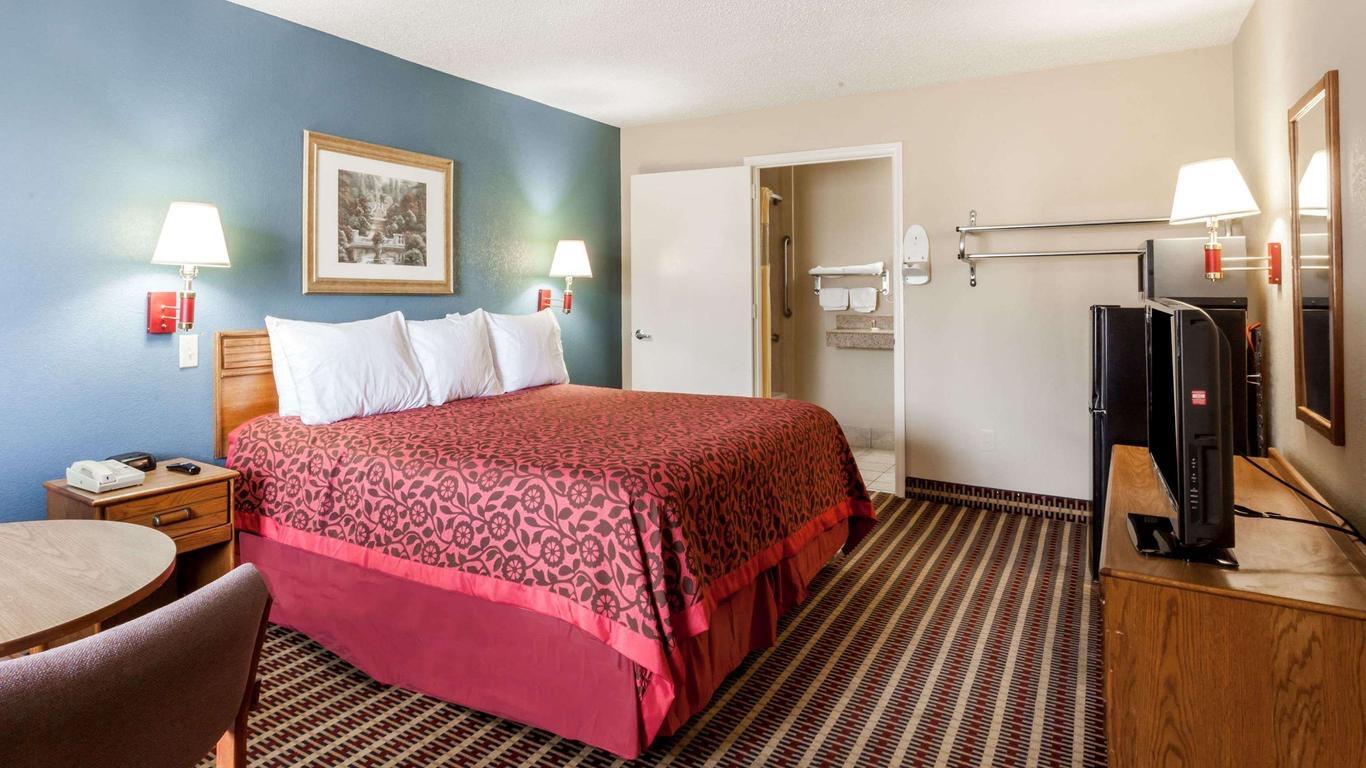 Picture of Days Inn by Wyndham Nashville North/Opryland Area