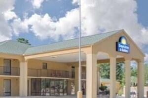 Picture of Days Inn by Wyndham Andalusia