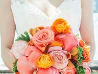 Bright wedding bouquet ideas
