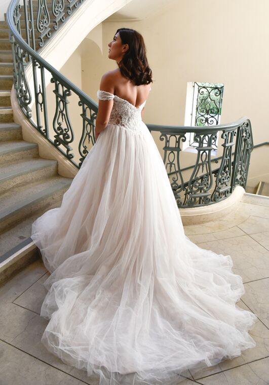 Essense of Australia D3288 Ball Gown Wedding Dress - 6