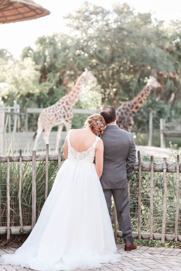Since they were tying the knot in Tampa, Florida, Casie	Rahe and Raymond Williams chose tropical décor for a natural feel. "We love the outdoors and r