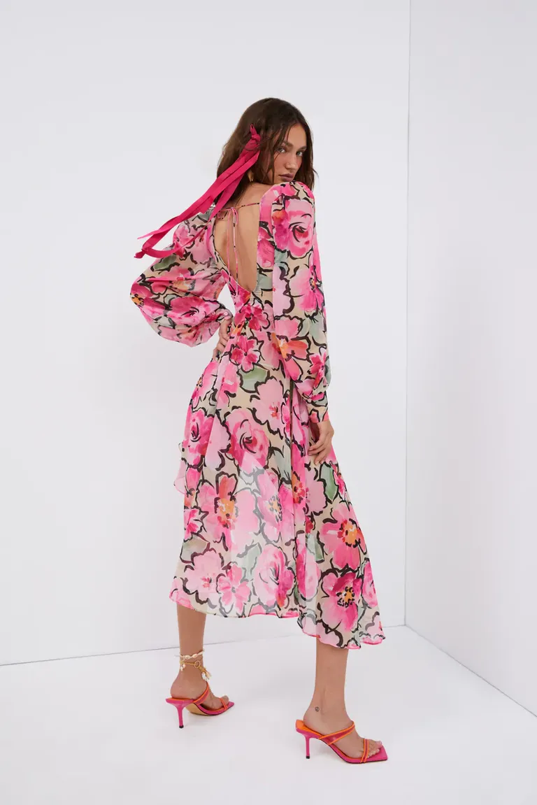 25 Backless Wedding Guest Dresses That Will Stun