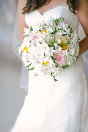 English Country Garden-Inspired White Bouquet