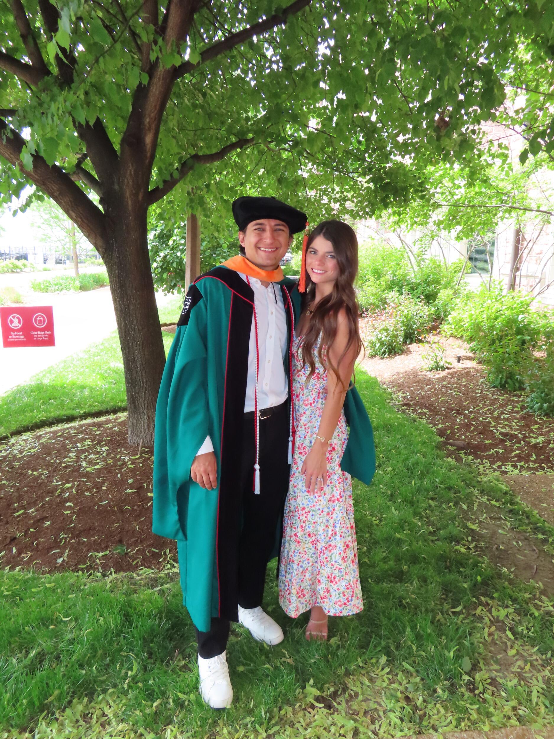Ian graduated from Wash U with his masters of mechanical engineering degree! 5 years of dating... 6 degrees later... we start our careers!!