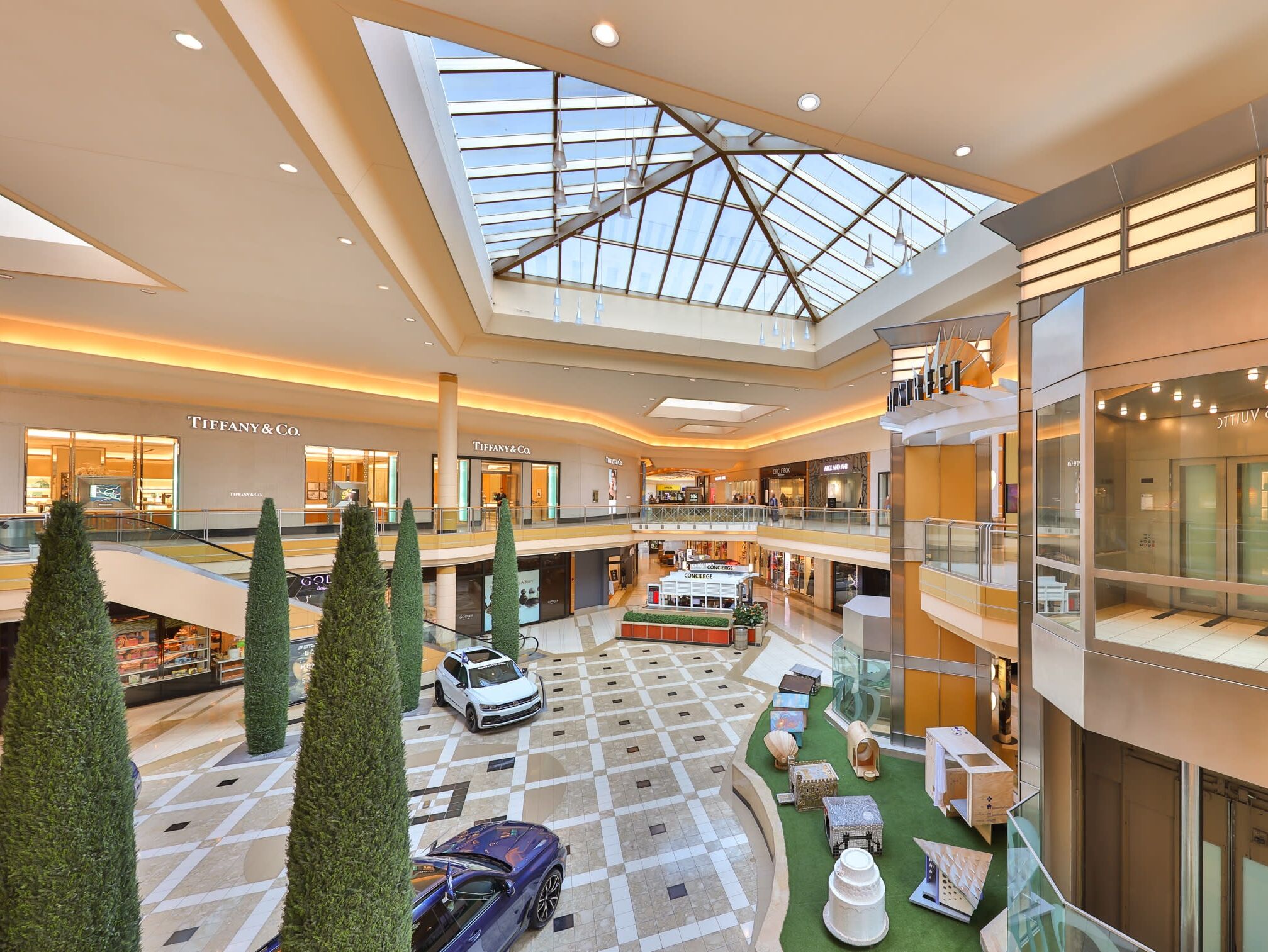Picture of International Plaza and Bay Street