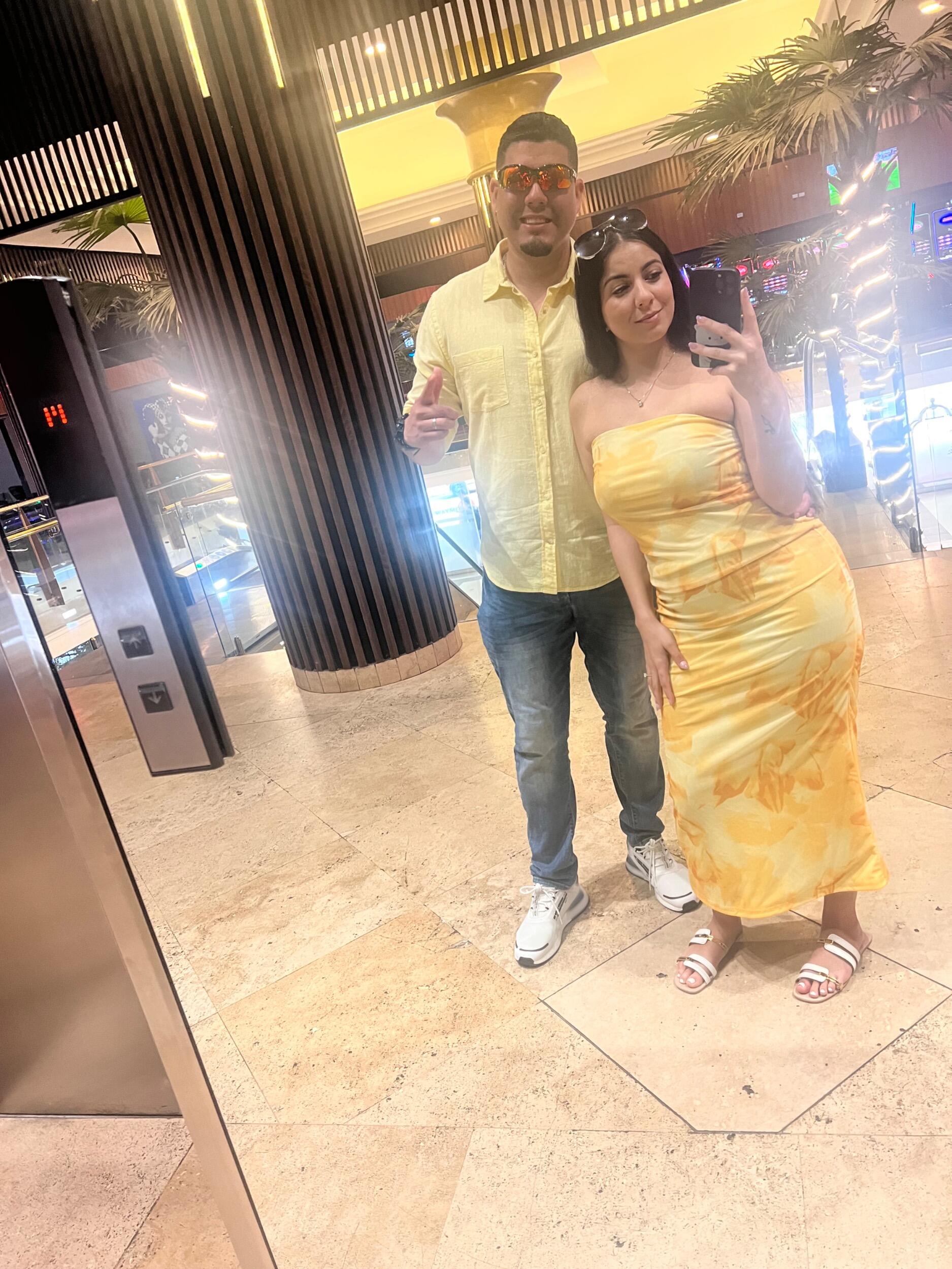 Love to travel the world with my soulmate!

¡Me encanta viajar por el mundo con mi alma gemela!