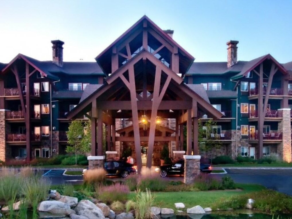 Picture of Grand Cascades Lodge