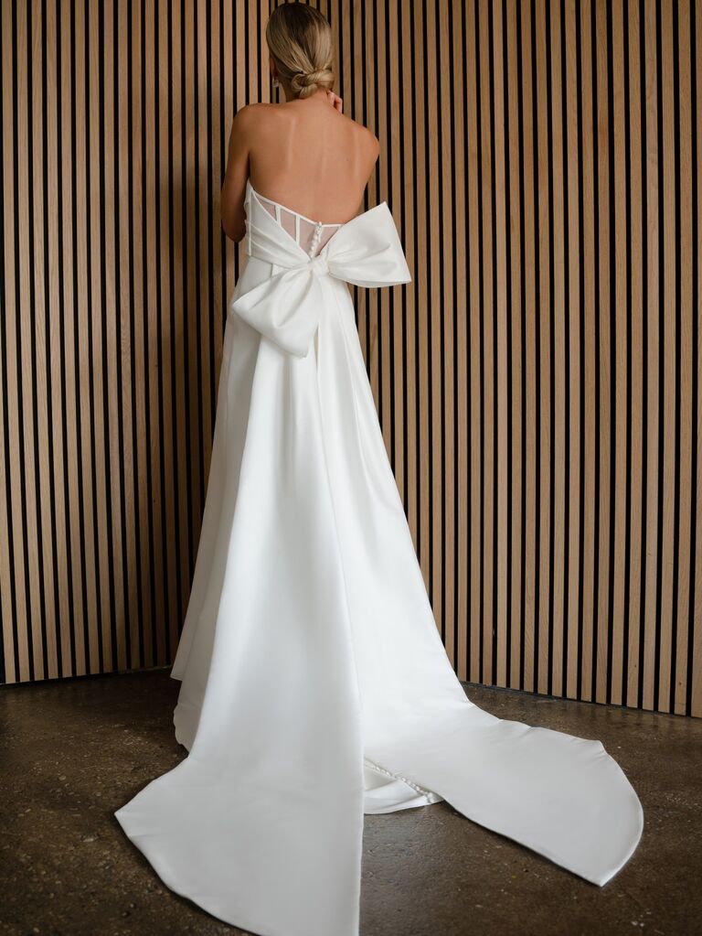 25 Best Wedding Dress with a Bow Styles for 20232024
