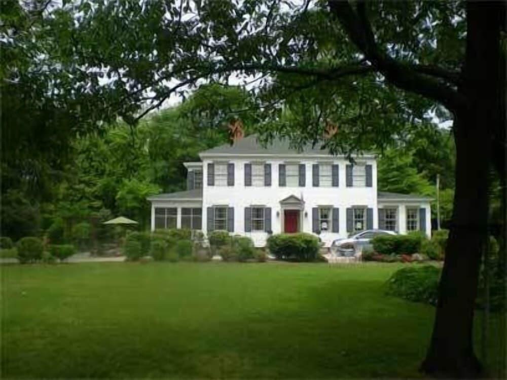 Picture of Oak Manor Inn