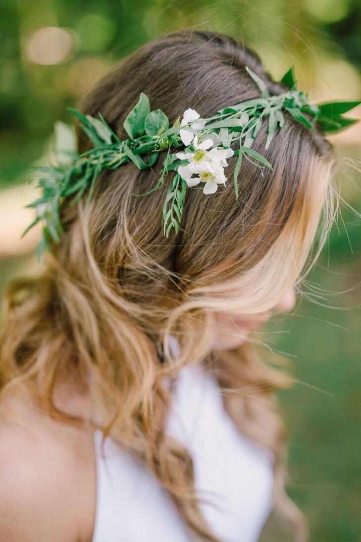 Madelyn wore her hair in loose curls and beachy waves. A leafy laurel with a few white blooms topped off her bohemian style.
