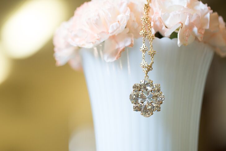 Elegant Gold Bridal Necklace
