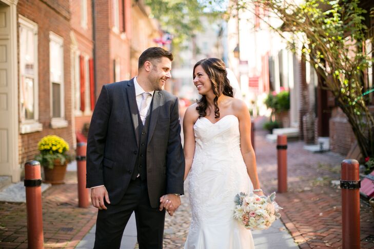 Newlyweds Share a Smile in Downtown Philadelphia