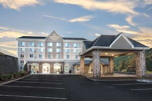 Picture of Country Inn & Suites Asheville Downtown Tunnel Rd