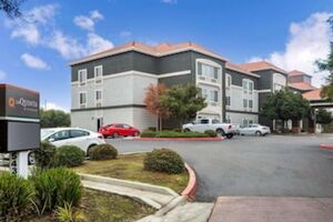 Picture of La Quinta Inn & Suites by Wyndham Visalia / Sequoia Gateway