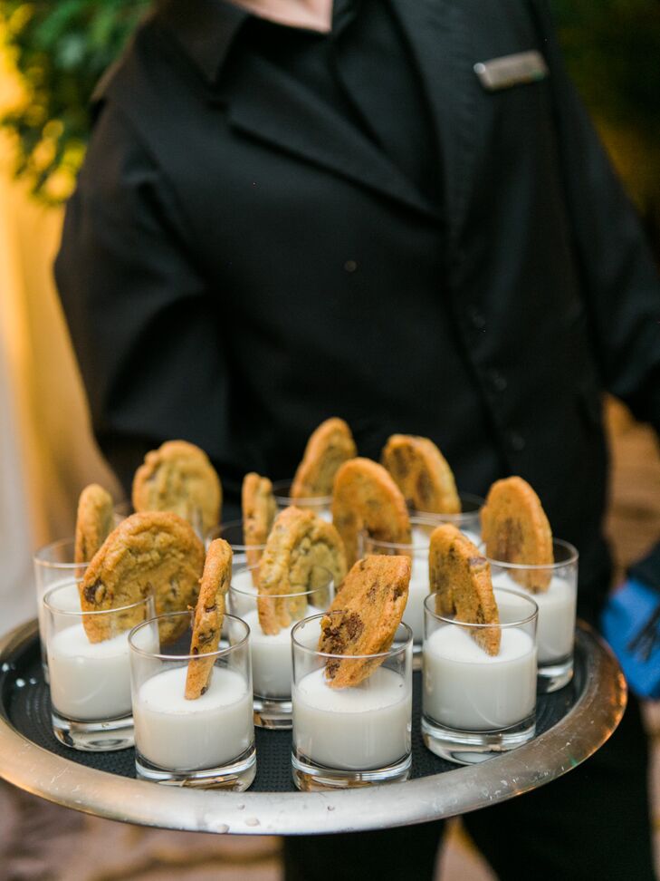  Chocolate chip cookies with shots of milk and mini grilled cheese sandwiches with shots of tomato soup were the late-night snacks. “To me, there is nothing better than a warm chocolate chip cookie to cap off a great night,” Ashley says.