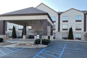 Picture of Days Inn & Suites by Wyndham La Crosse / Onalaska