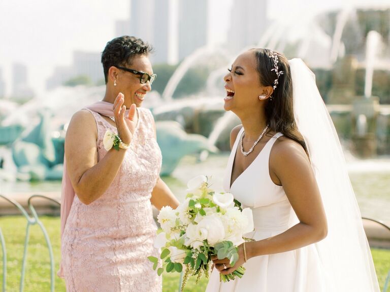 Bride wears a beautiful headband at her wedding. 