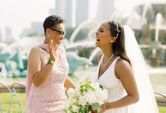 Bride wears a beautiful headband at her wedding. 