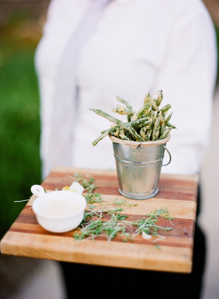 Tempura green beans with spicy mayo was served to guests during cocktail hour.