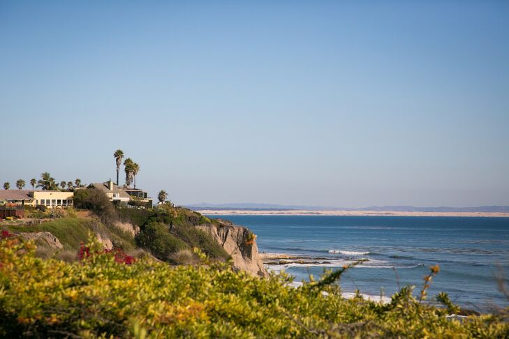 “We each have a love for the beach being that we both grew up just hours away,” says Kelli. “We knew we wanted something on the Central California Coast, but we weren’t aiming for the sand-in-your-toes casual wedding. The Cliffs Resort seemed to offer the best of both worlds!”