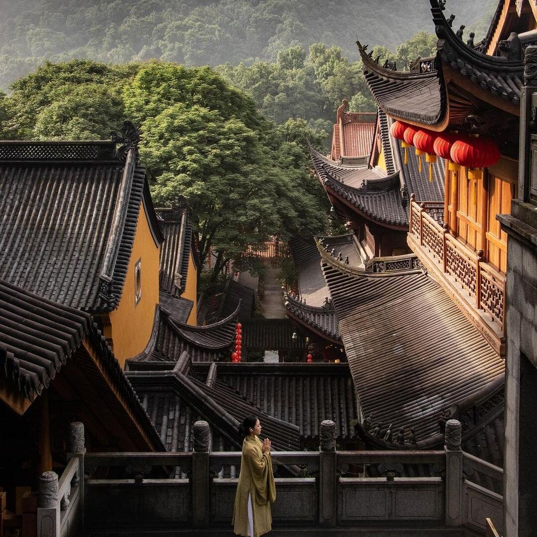 Picture of LingYin Temple & Feilai Peak