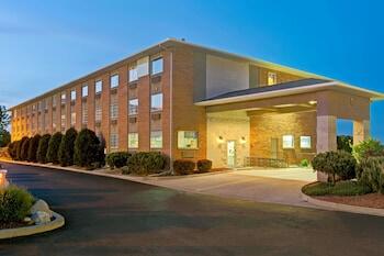 Picture of Super 8 by Wyndham Gurnee