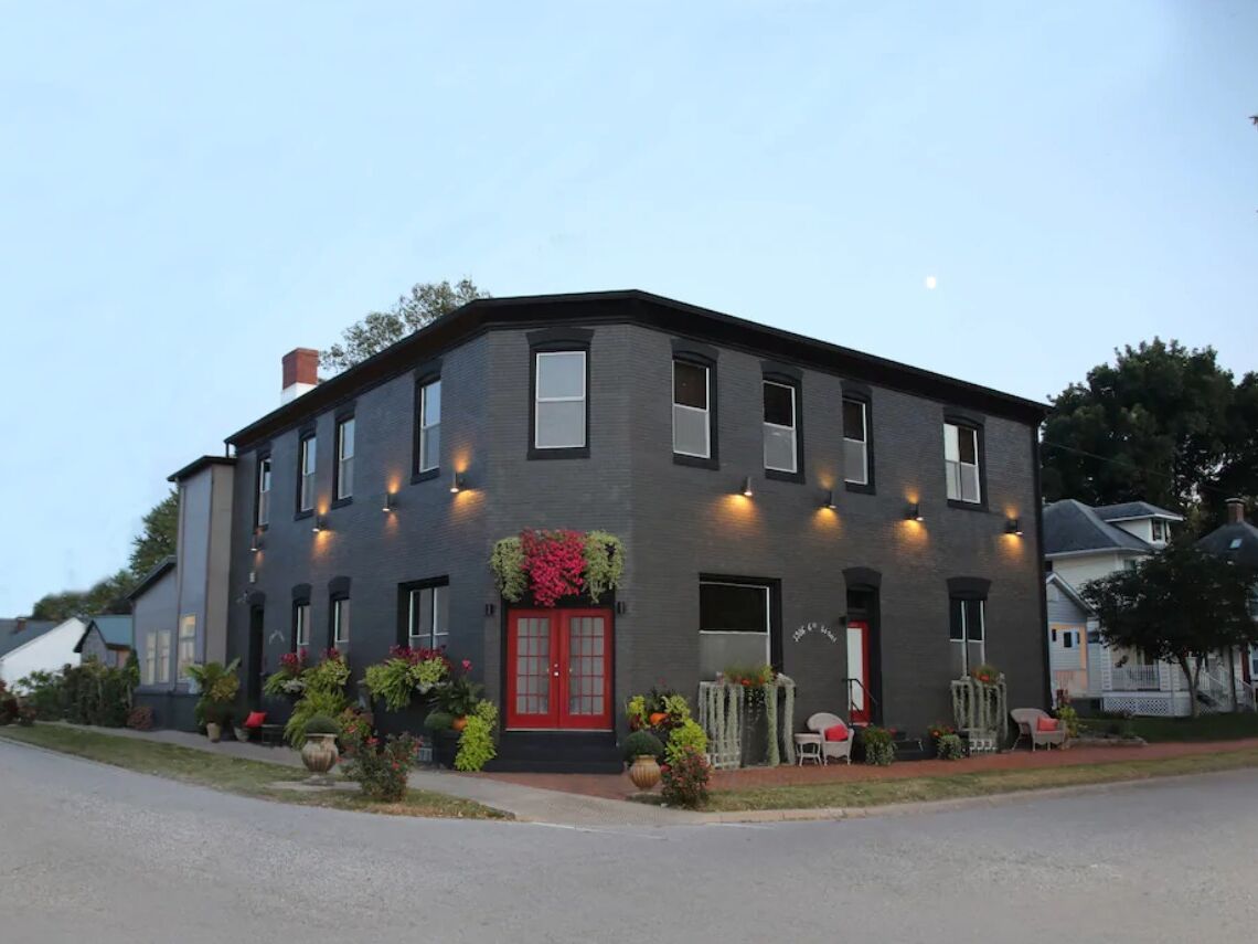Picture of Highland, IL Airbnb