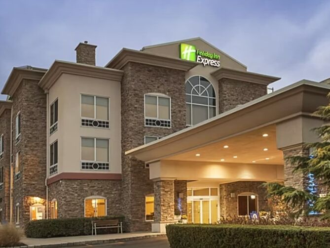 Picture of Holiday Inn Express & Suites Long Island-East End, an IHG Hotel