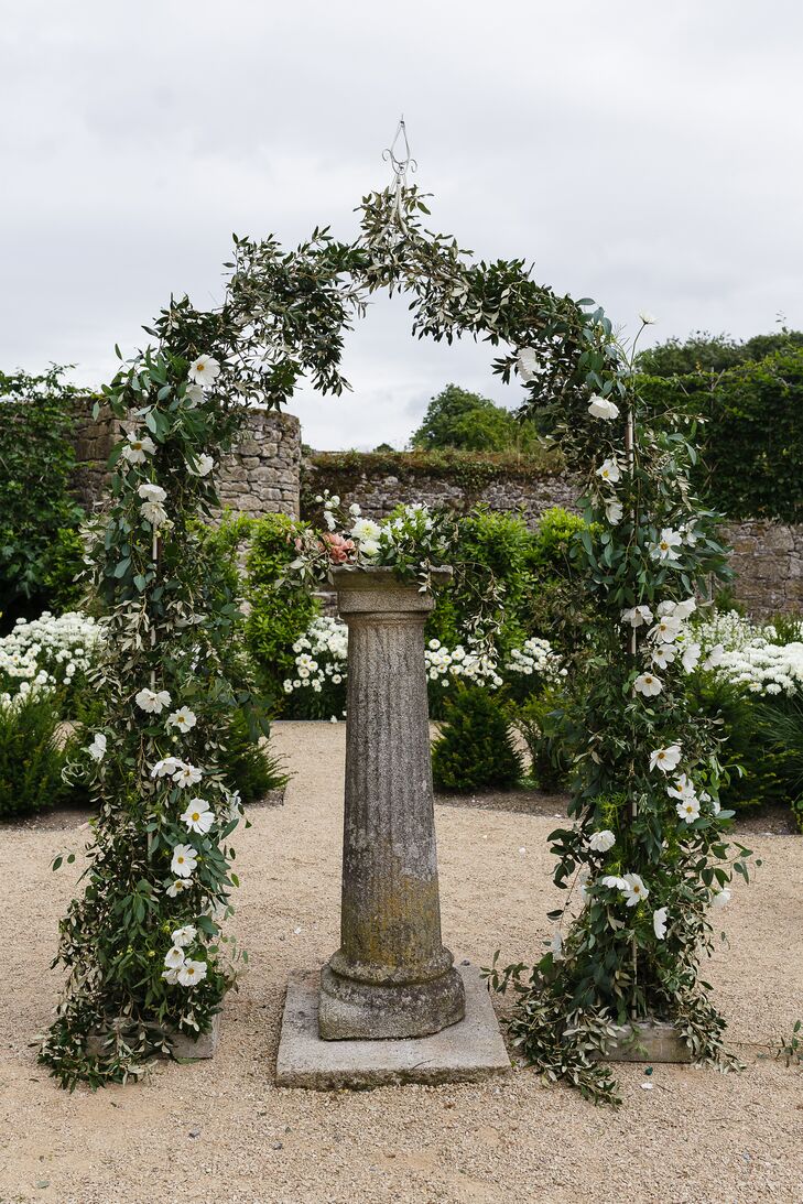 Surrounded by an intimate group of their closest family members and friends, Elizabeth and Hunter exchanged vows in Borris House’s Lace Garden. Stone walls, abundant white blooms and verdant greenery framed a small clearing, with an arch of vibrant white cosmos and cascades of eucalyptus and vines at the center. Elizabeth’s uncle led them through an Irish handfasting ceremony and performed an Irish blessing.