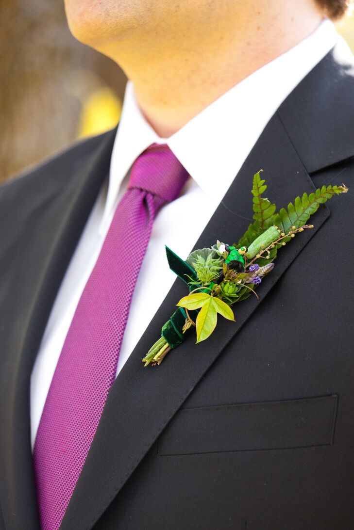 The guys wore leafy boutonnieres with mini action figures tucked in!