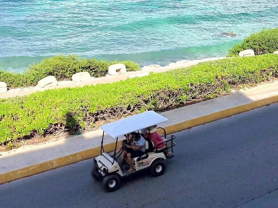 Picture of Cruise the Island on a Golf Cart