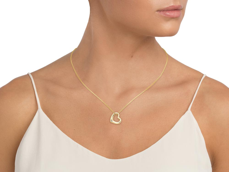 A romantic heart necklace for the first wedding anniversary