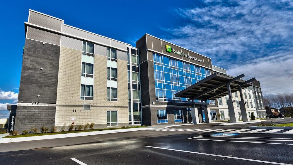 Picture of Holiday Inn Express & Suites Vaudreuil by IHG