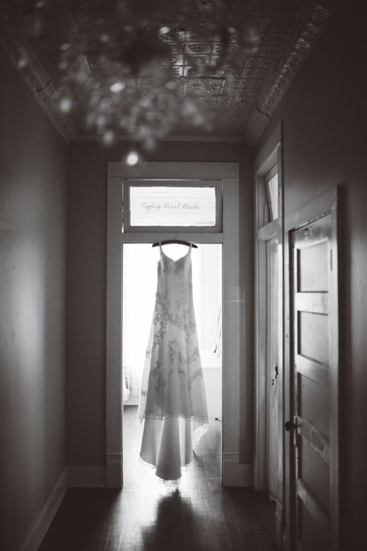 Morgan’s wedding dress was a gift from bridal designer Viola Chan, whom she met at the University of Tampa. The trumpet-style gown tied in seamlessly with the couple’s vintage theme, featuring delicate lace appliques, an off-the-shoulder neckline, subtle beadwork and Swarovski crystal embellishments.