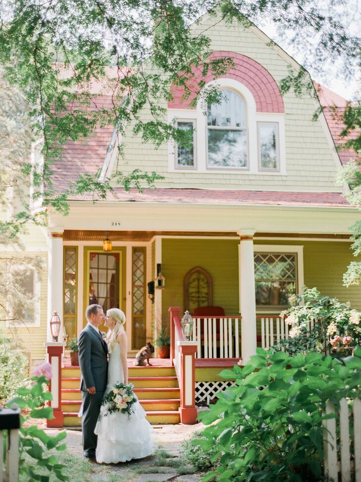 With a romantic, chic fete in mind, Hailey Wouters (28 and a resident physician) and James (Jay) Sibbett (37 and also a resident physician) outfitted 