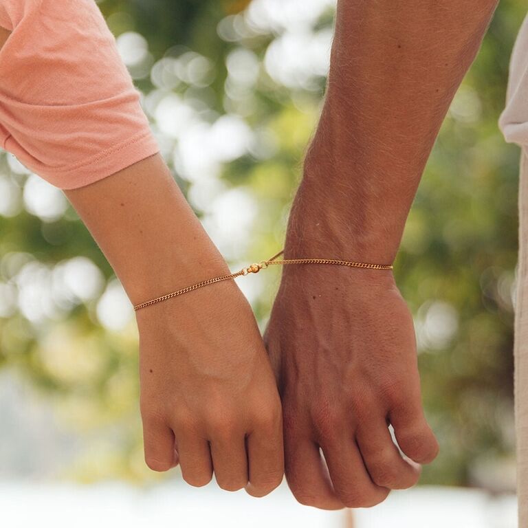 Magnetic couples bracelets