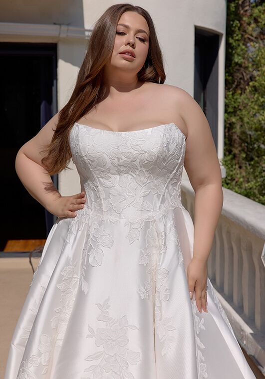 Essense of Australia D4407+ A-Line Wedding Dress - 3