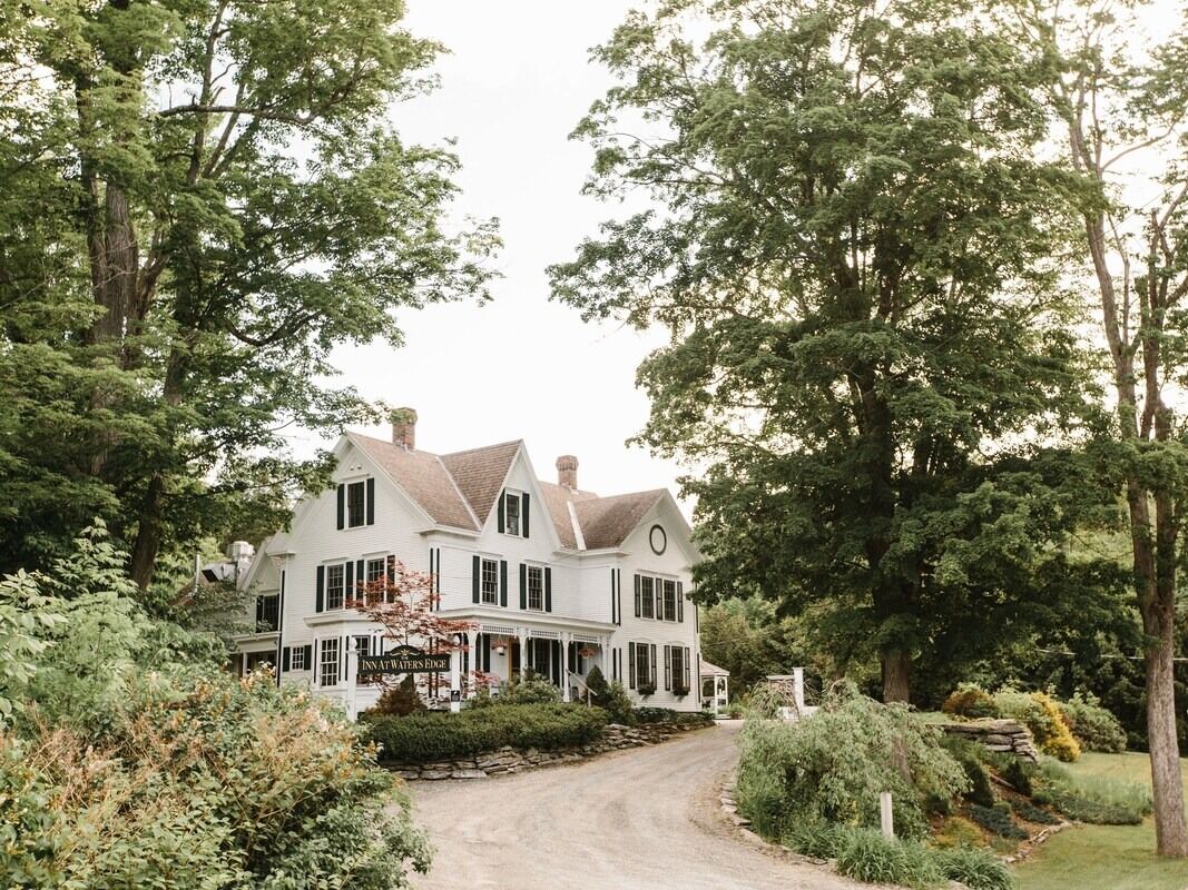 Picture of The Inn At Water's Edge