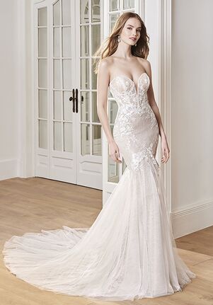 ÉTOILE TORI Fit-and-Flare Wedding Dress