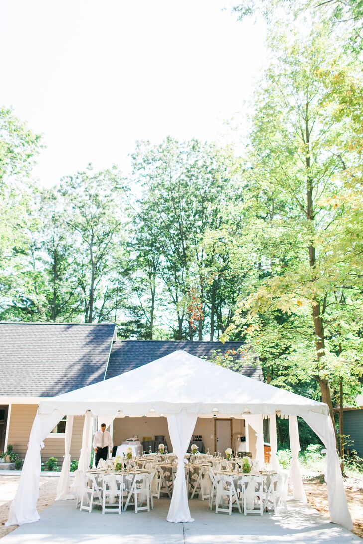 The reception took place at Madison's aunt and uncle's home under a white tent. Together with their 45 guests, the newlyweds enjoyed the fresh Michigan air during their meal.